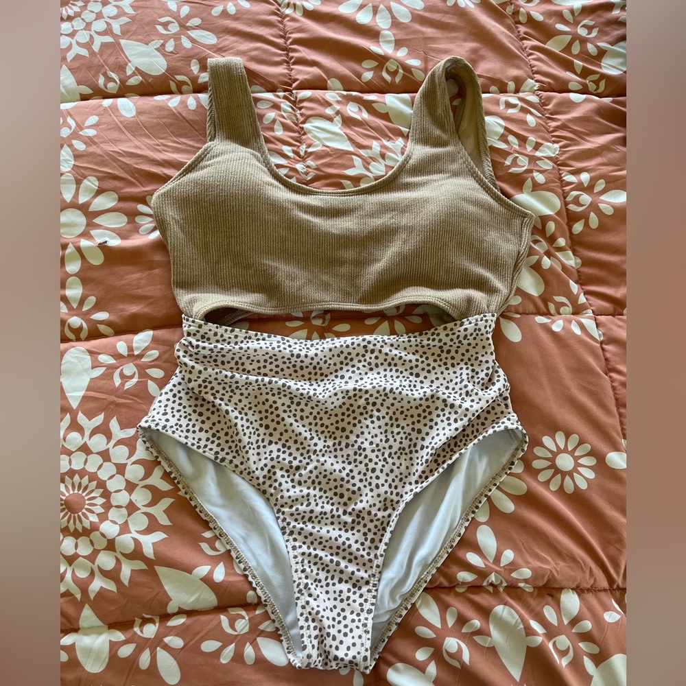 NWOT never worn one piece swimsuit